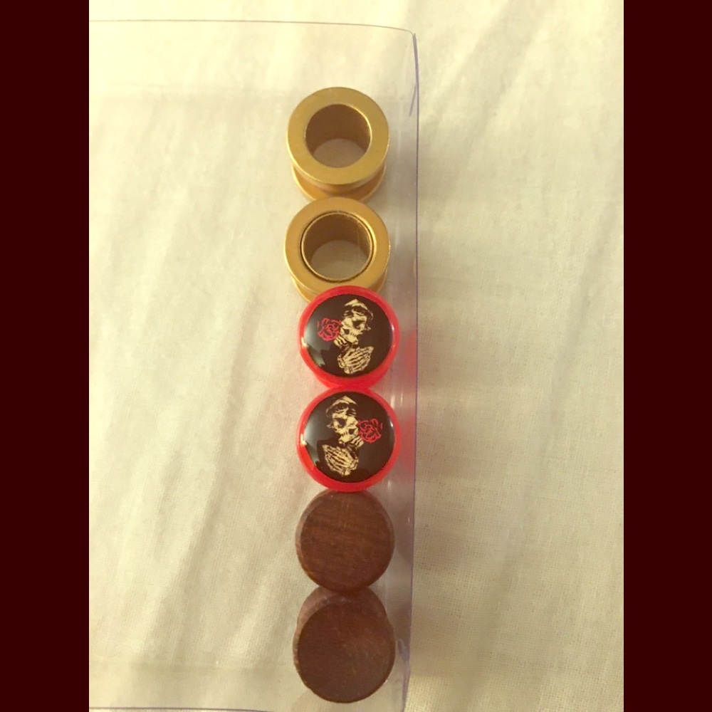 00 gauges never worn